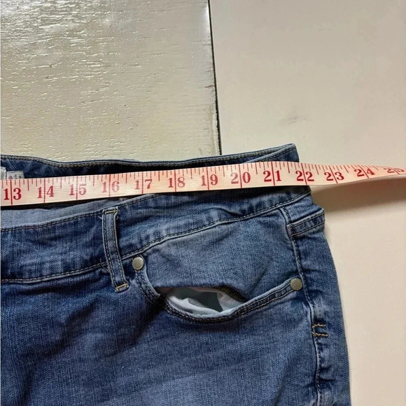 Torrid Boyfriend Crop Jeans Distressed Women's Plus Size 26 Blue Denim Medium - Picture 3 of 8